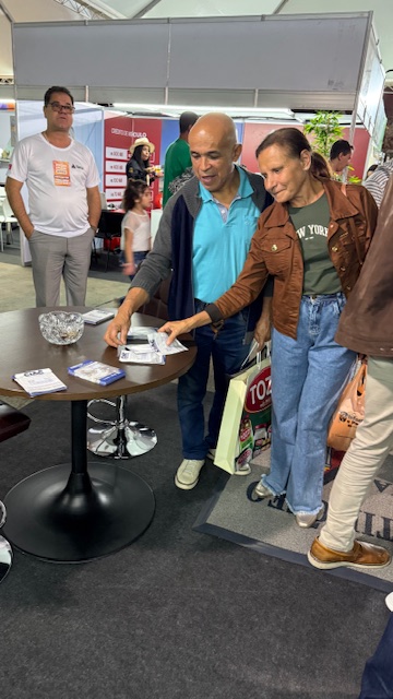 Câmara atende cidadãos de diversos bairros no primeiro dia da Expo Inox 2025