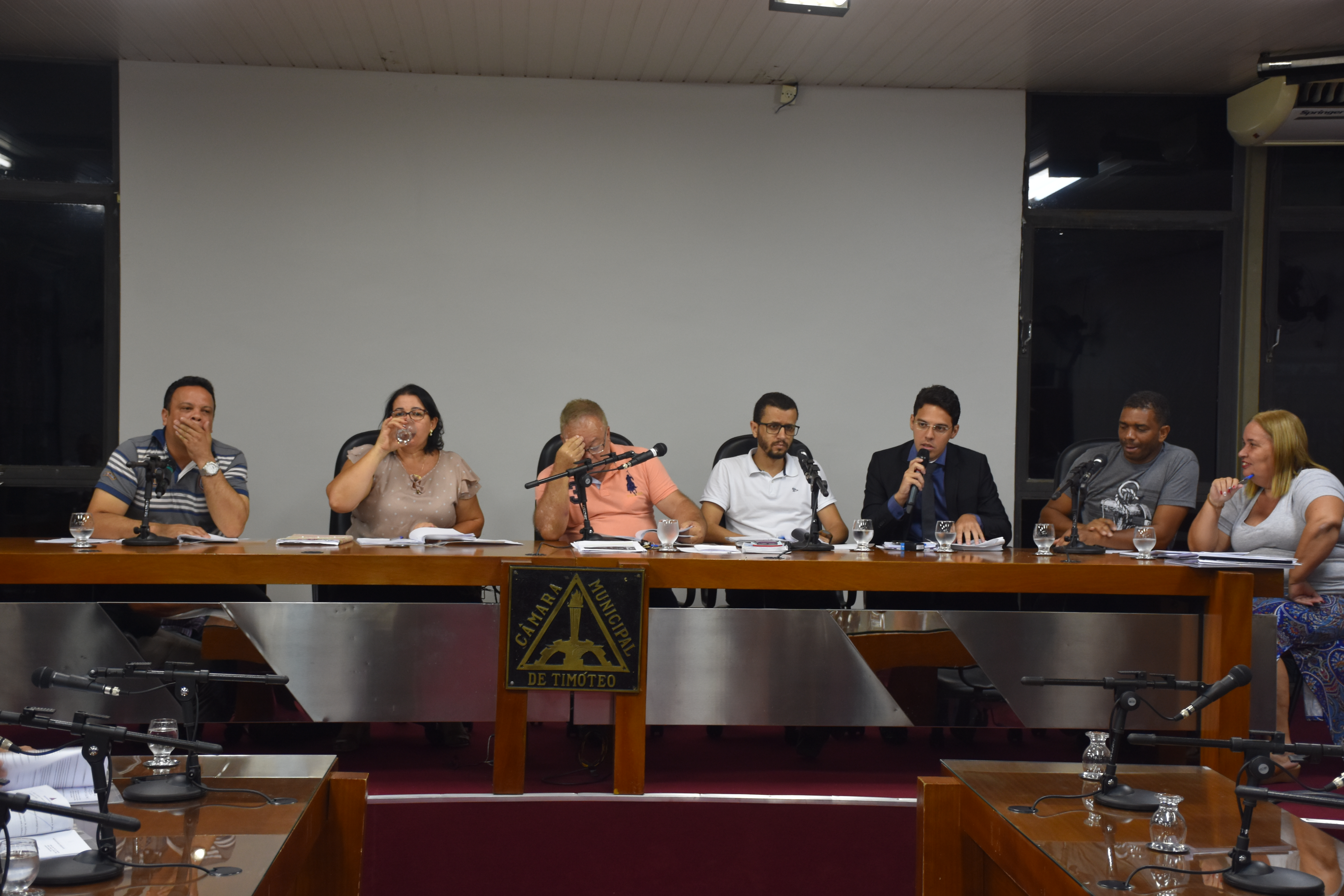 Parlamentares apreciam projetos em reunião de comissão