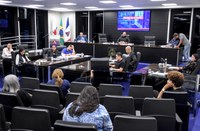 Projeto que proíbe uso de recursos públicos em eventos durante estado de emergência é aprovado nas comissões