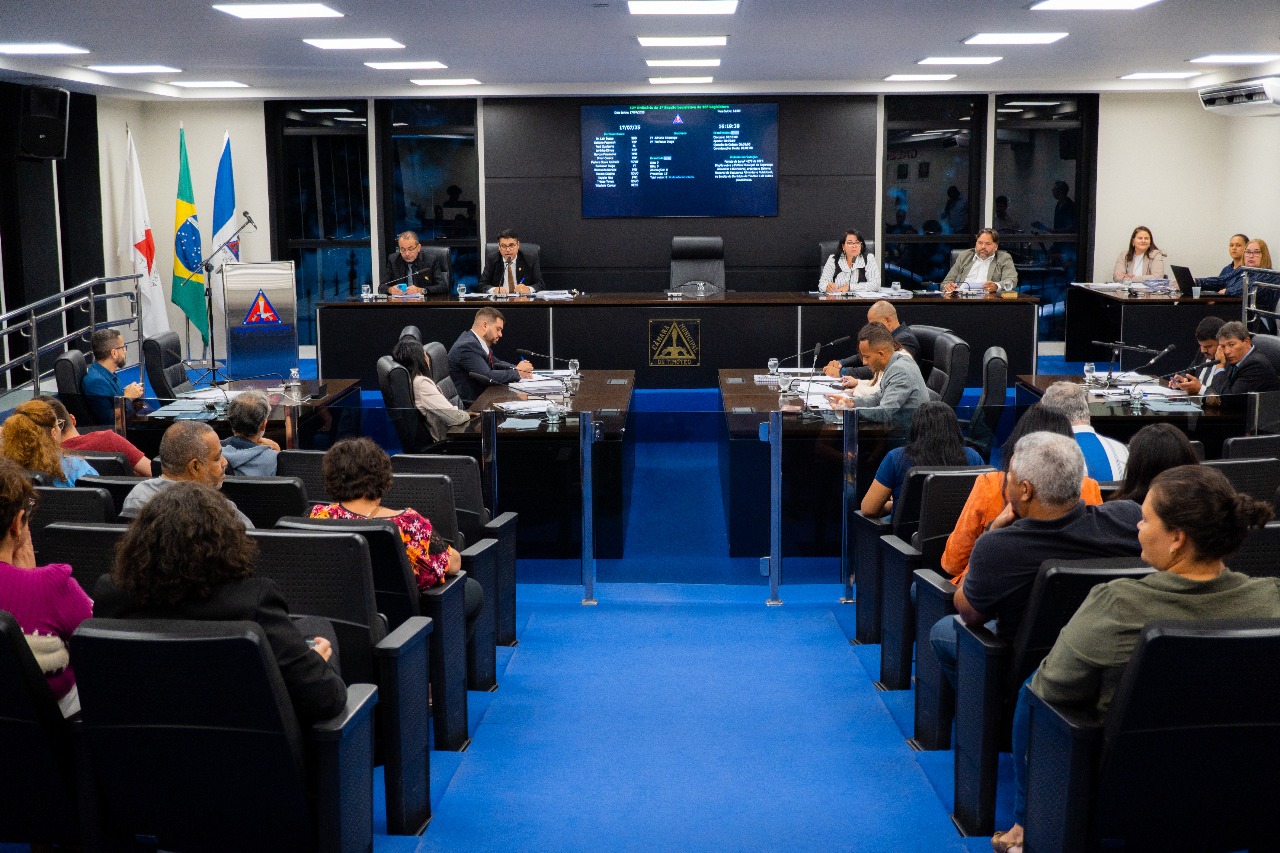 Vereadores aprovam projetos sobre atividades culturais e religiosas nas escolas
