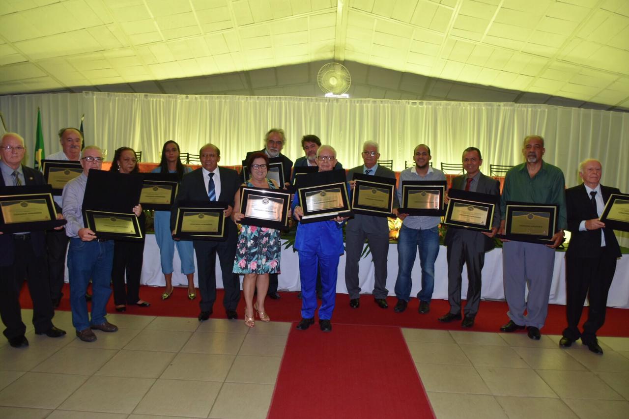 Vereadores entregam Títulos de Cidadania Honorária e Comenda Alexandre Torquetti